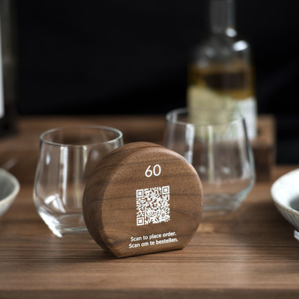 Tafelbordje Juglann Notenhout Rond met QR-code